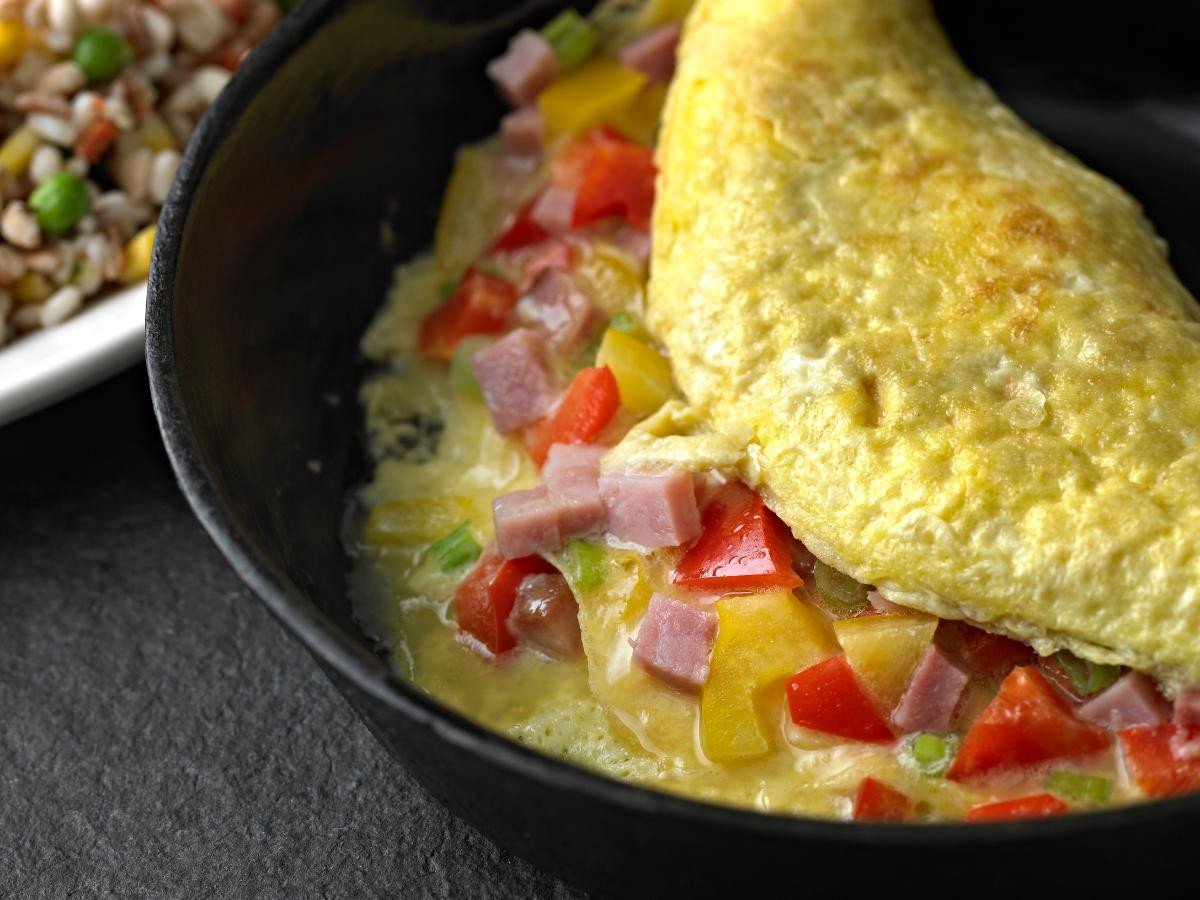 omelette with ham and peppers