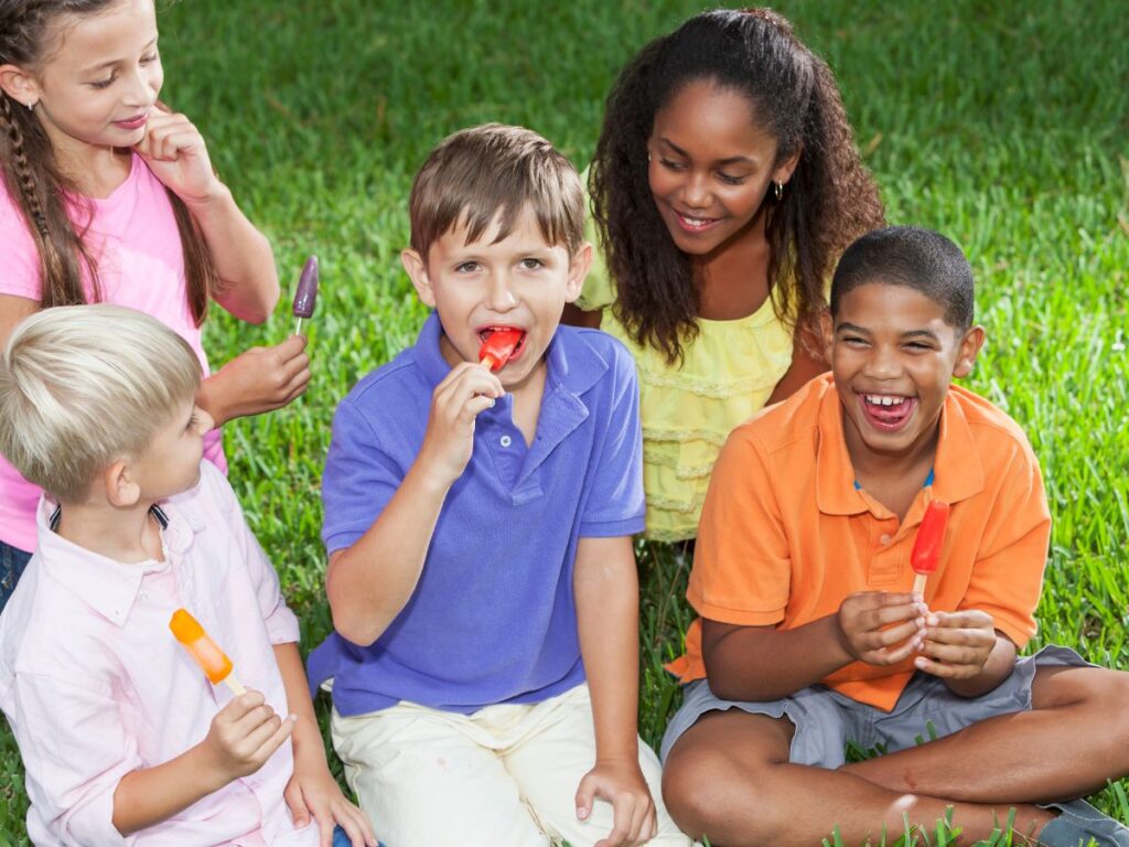 kids eating ice pops