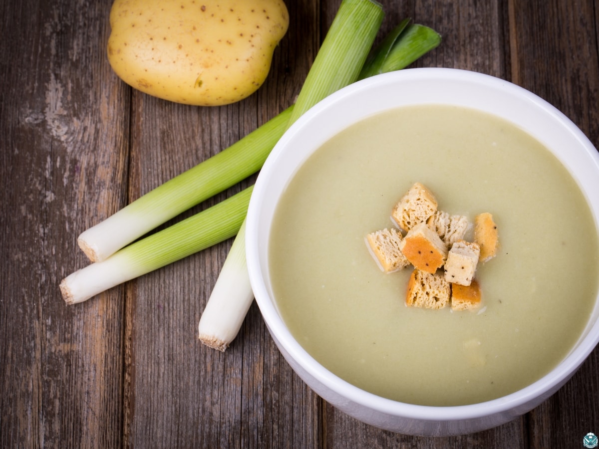 potato leek soup with crouton