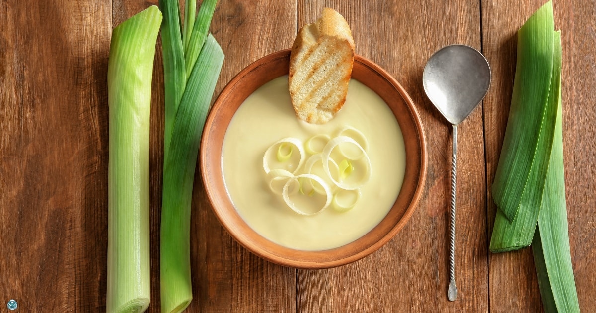 Potato leek soup with bread