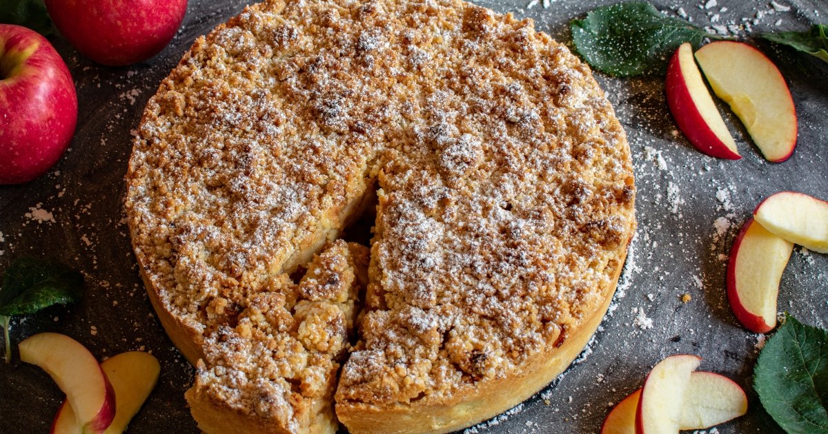 Best Ever Apple Cinnamon Coffee Cake